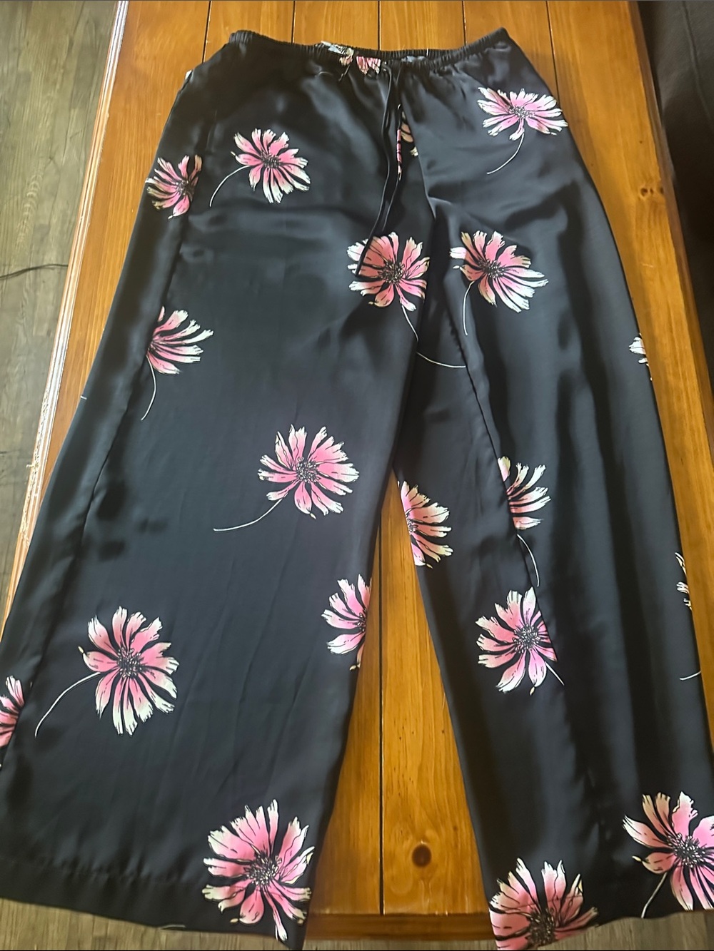 Women's Black Wide-Leg Floral Pants - Pink Flower Print